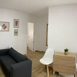 precioso-apartamento-con-patio-terraza-zona-centro.es-andalucia.com/